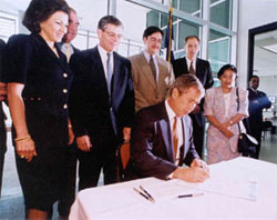 Bush Signs the La Entrada Al Pacifico