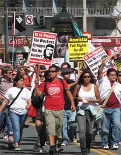 si se puede illegal alien march sign