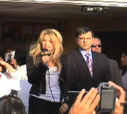 Shakira and Mayor Phil Gordon